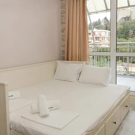 Peaceful Three-bedroom In Briz, By Flat Mаnаger *