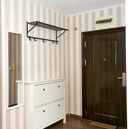 Peaceful Three-bedroom In Briz, By Flat Mаnаger 公寓