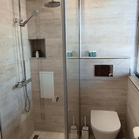 Peaceful Three-bedroom In Briz, By Flat Mаnаger 公寓