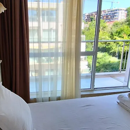 Apartament Peaceful Three-bedroom In Briz, By Flat Mаnаger