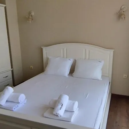 Peaceful Three-bedroom In Briz, By Flat Mаnаger Warna