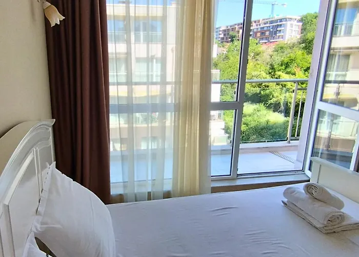 아파트 Peaceful Three-bedroom In Briz, By Flat Mаnаger