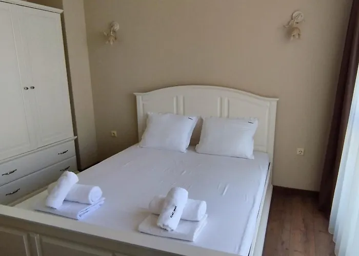 Peaceful Three-bedroom In Briz, By Flat Mаnаger 바르나