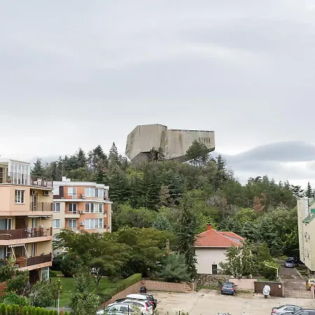 Апартаменты Peaceful Three-bedroom In Briz, By Flat Mаnаger *