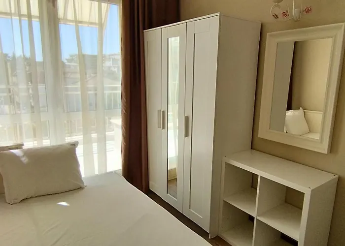 Peaceful Three-bedroom In Briz, By Flat Mаnаger דירה